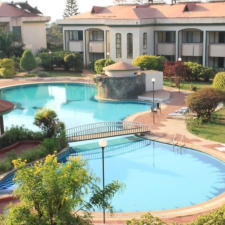 Aveda Blue Country Resort Panchgani Buitenkant foto