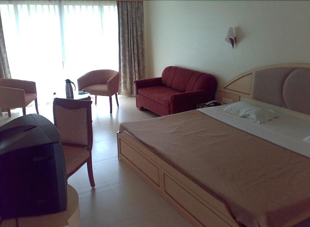 Aveda Blue Country Resort Panchgani Buitenkant foto