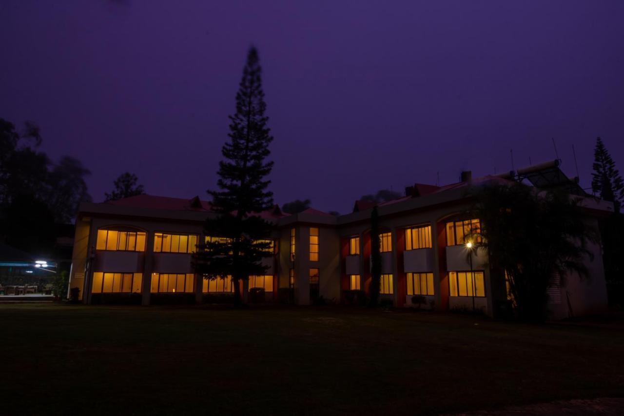 Aveda Blue Country Resort Panchgani Buitenkant foto