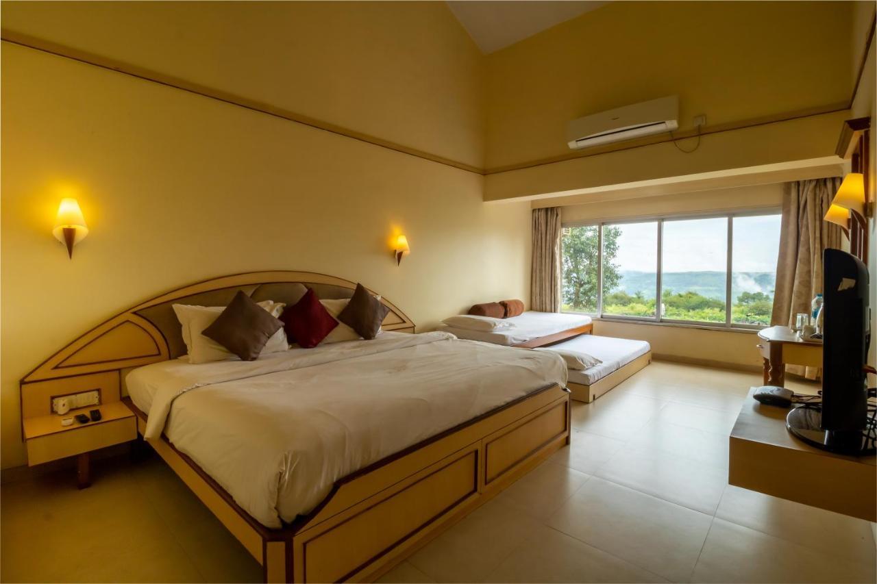 Aveda Blue Country Resort Panchgani Buitenkant foto