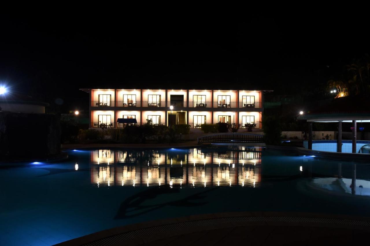 Aveda Blue Country Resort Panchgani Buitenkant foto