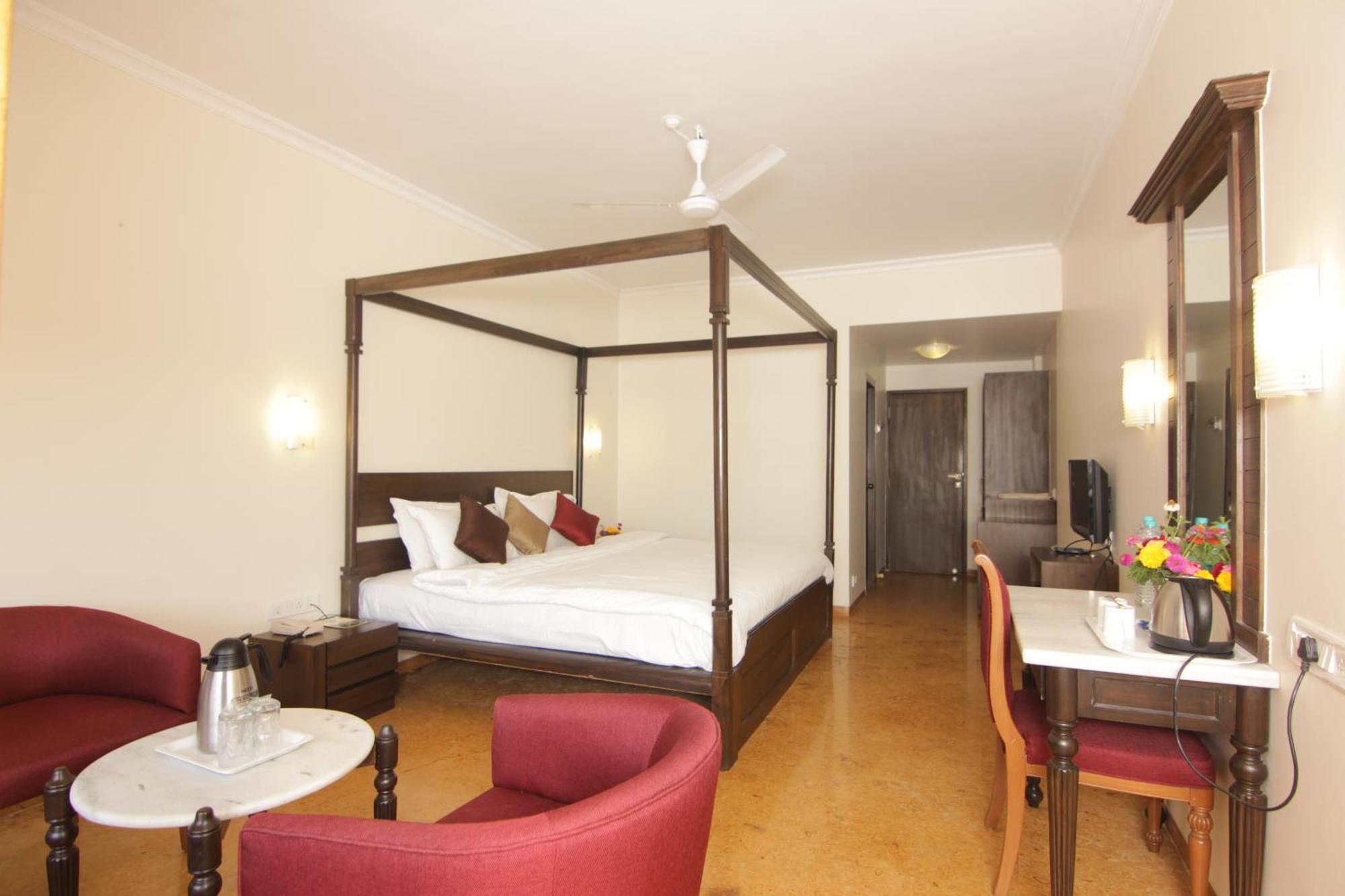 Aveda Blue Country Resort Panchgani Buitenkant foto