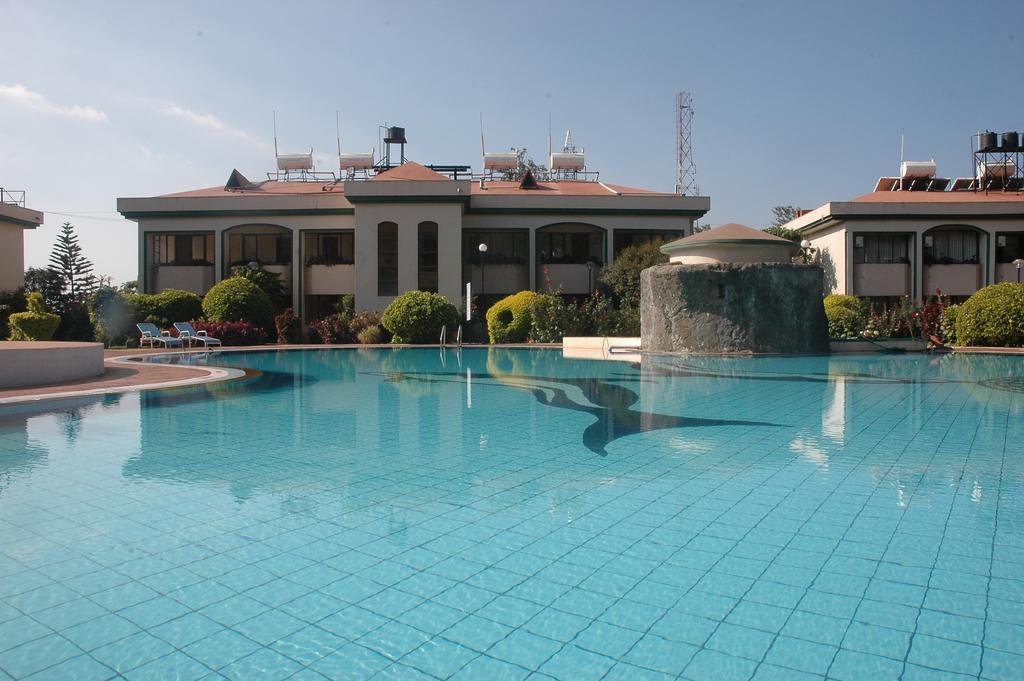 Aveda Blue Country Resort Panchgani Buitenkant foto