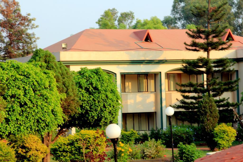 Aveda Blue Country Resort Panchgani Buitenkant foto