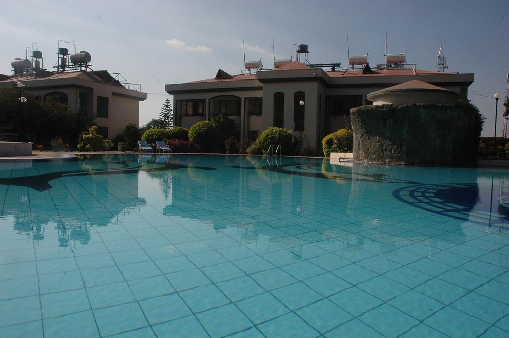 Aveda Blue Country Resort Panchgani Buitenkant foto