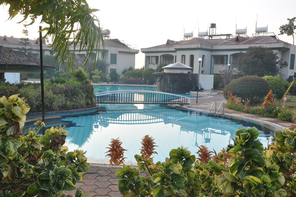 Aveda Blue Country Resort Panchgani Buitenkant foto