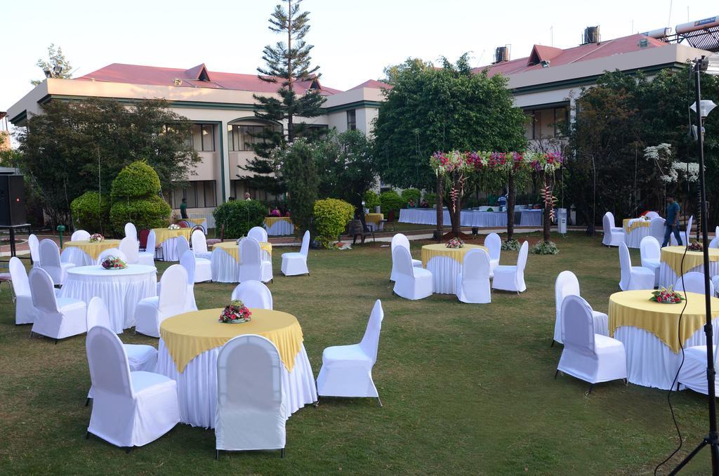 Aveda Blue Country Resort Panchgani Buitenkant foto