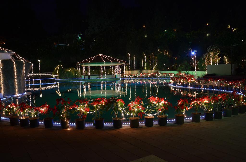 Aveda Blue Country Resort Panchgani Buitenkant foto