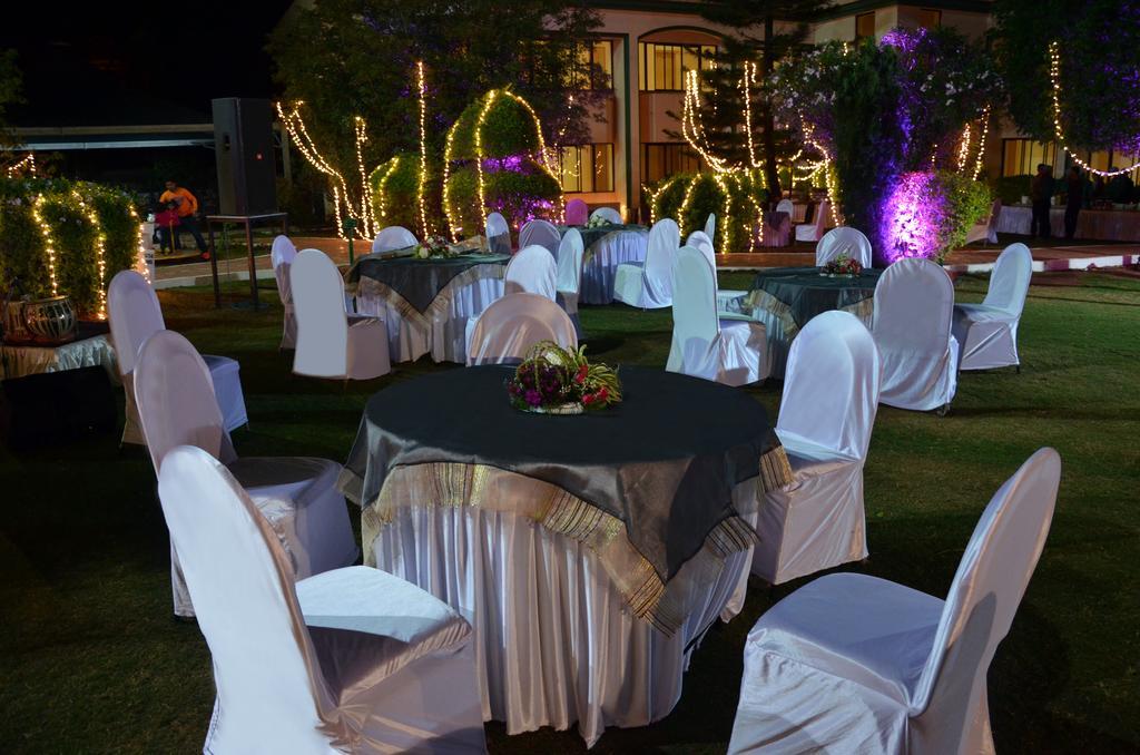 Aveda Blue Country Resort Panchgani Buitenkant foto