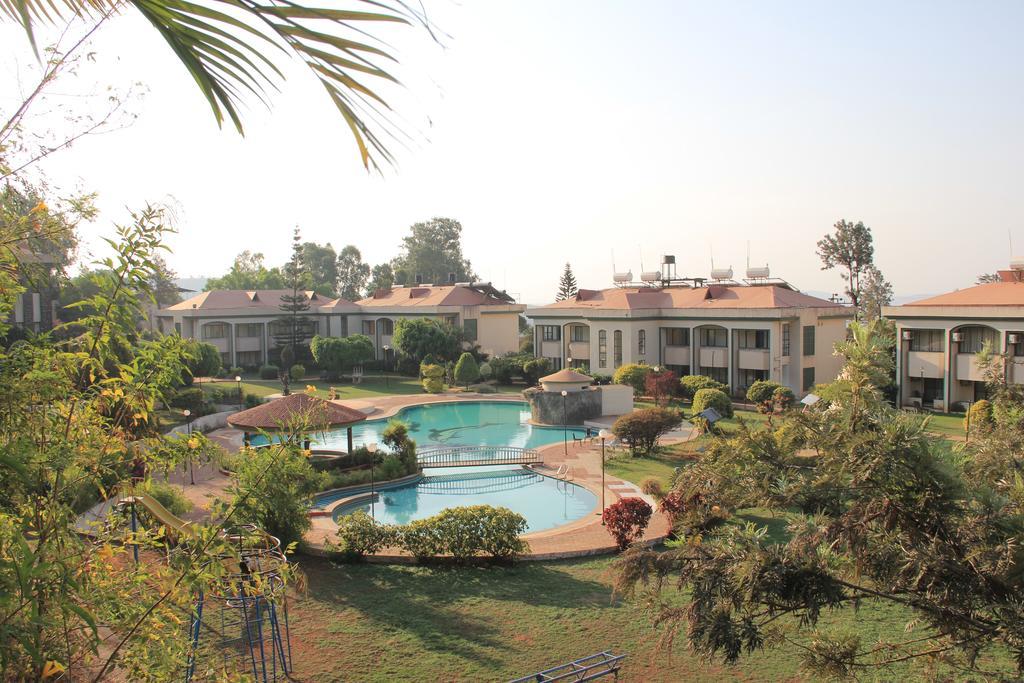 Aveda Blue Country Resort Panchgani Buitenkant foto