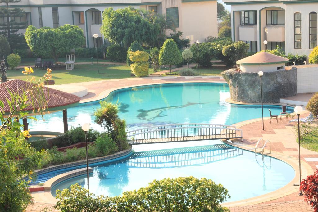 Aveda Blue Country Resort Panchgani Buitenkant foto