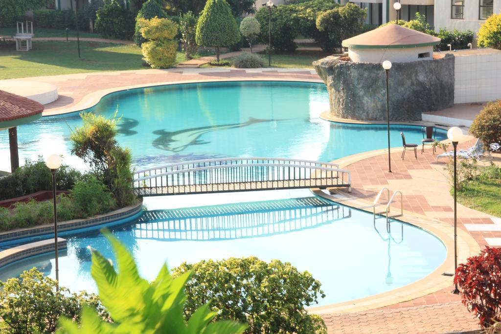 Aveda Blue Country Resort Panchgani Buitenkant foto