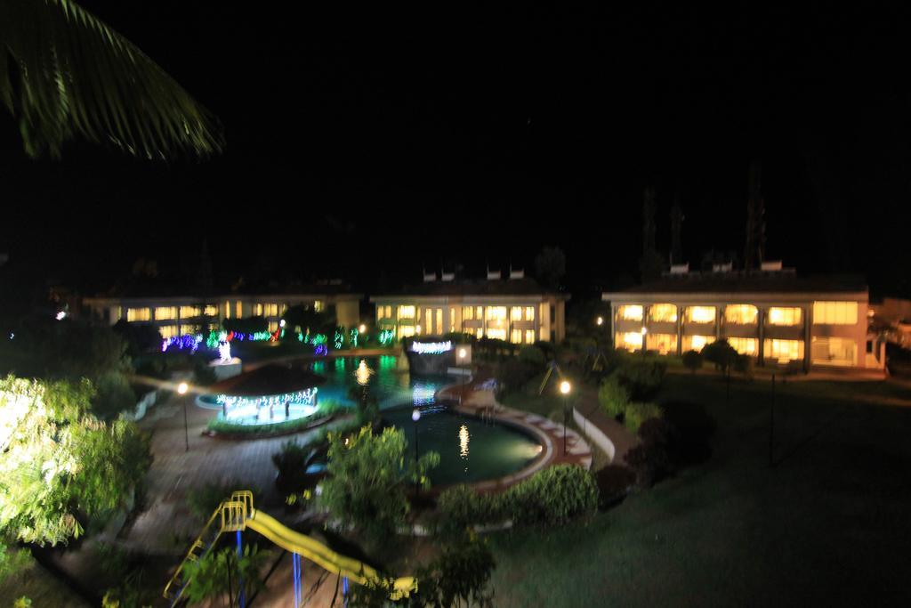 Aveda Blue Country Resort Panchgani Buitenkant foto