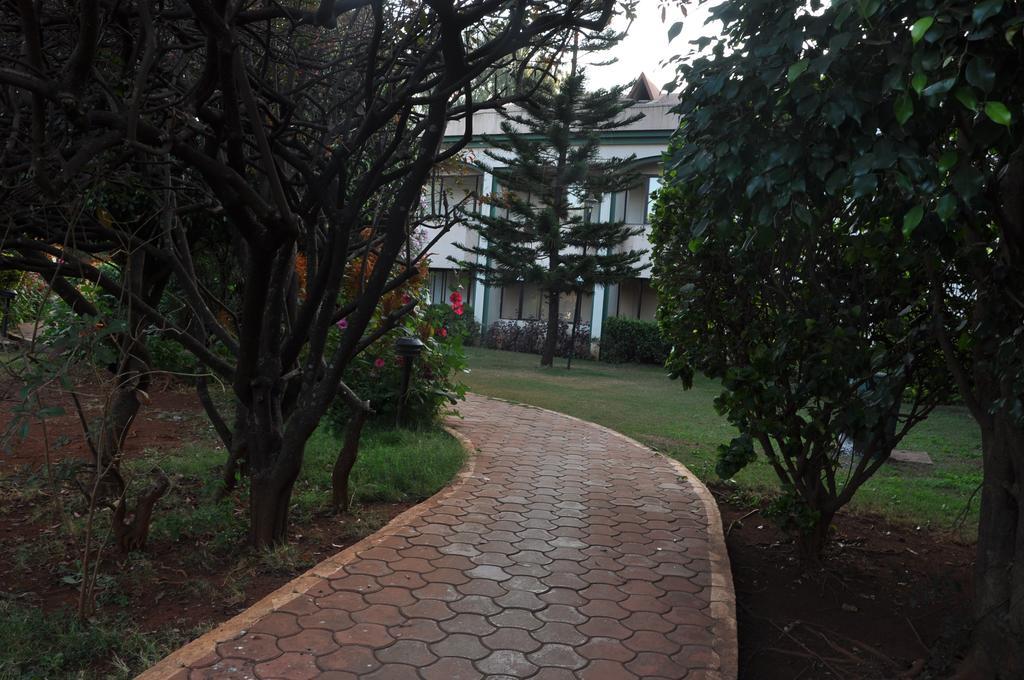Aveda Blue Country Resort Panchgani Buitenkant foto