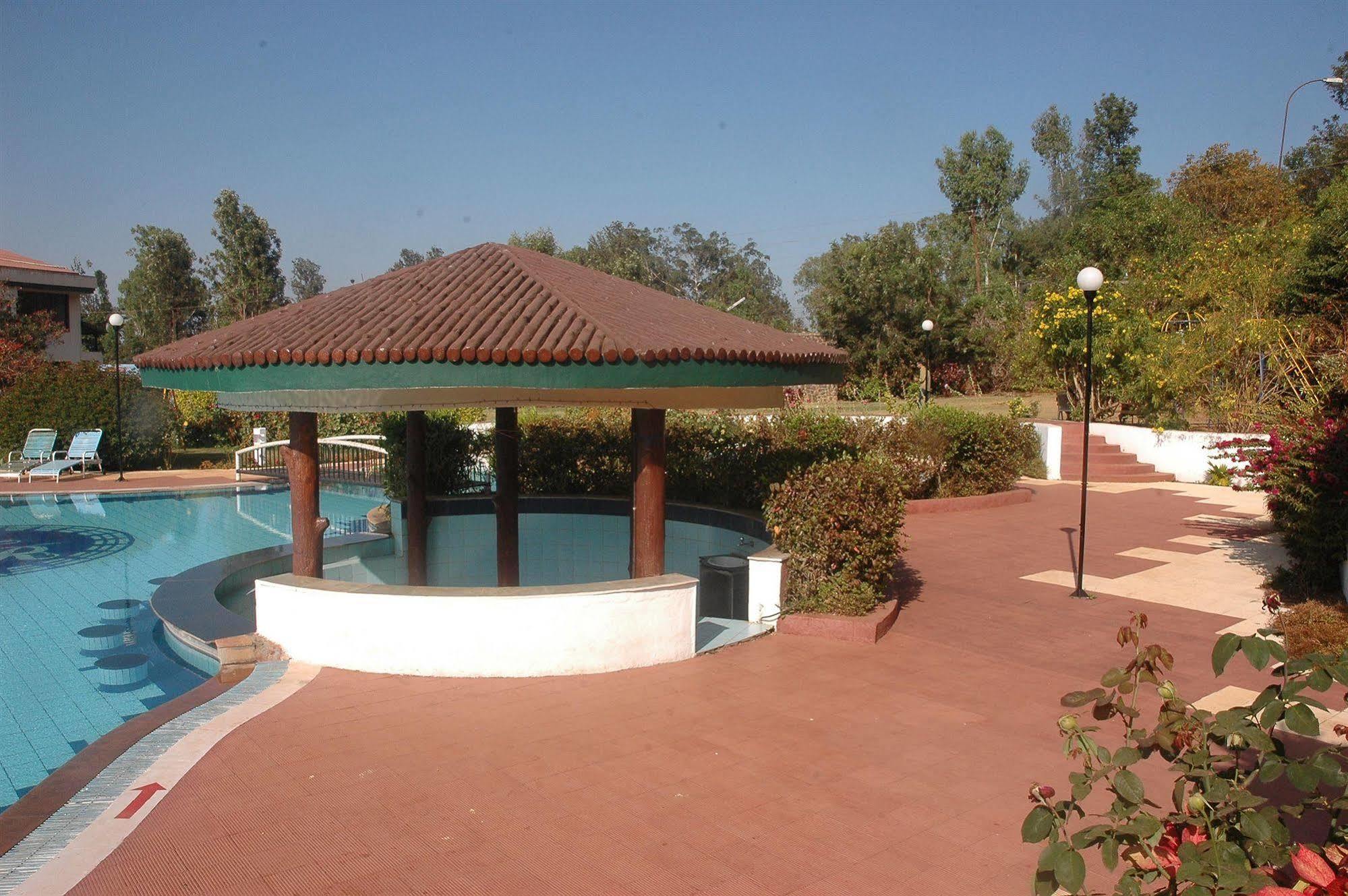 Aveda Blue Country Resort Panchgani Buitenkant foto