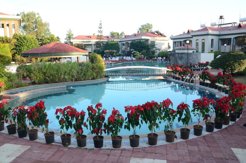 Aveda Blue Country Resort Panchgani Buitenkant foto