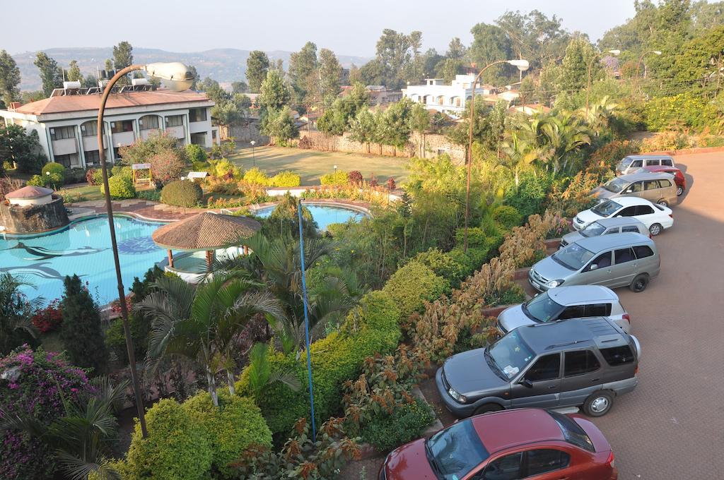 Aveda Blue Country Resort Panchgani Buitenkant foto