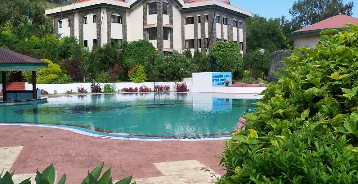 Aveda Blue Country Resort Panchgani Buitenkant foto